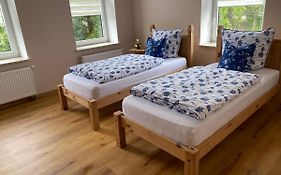 Schöne 2 Zimmerwohnung, neu saniert, hell, stilvoll